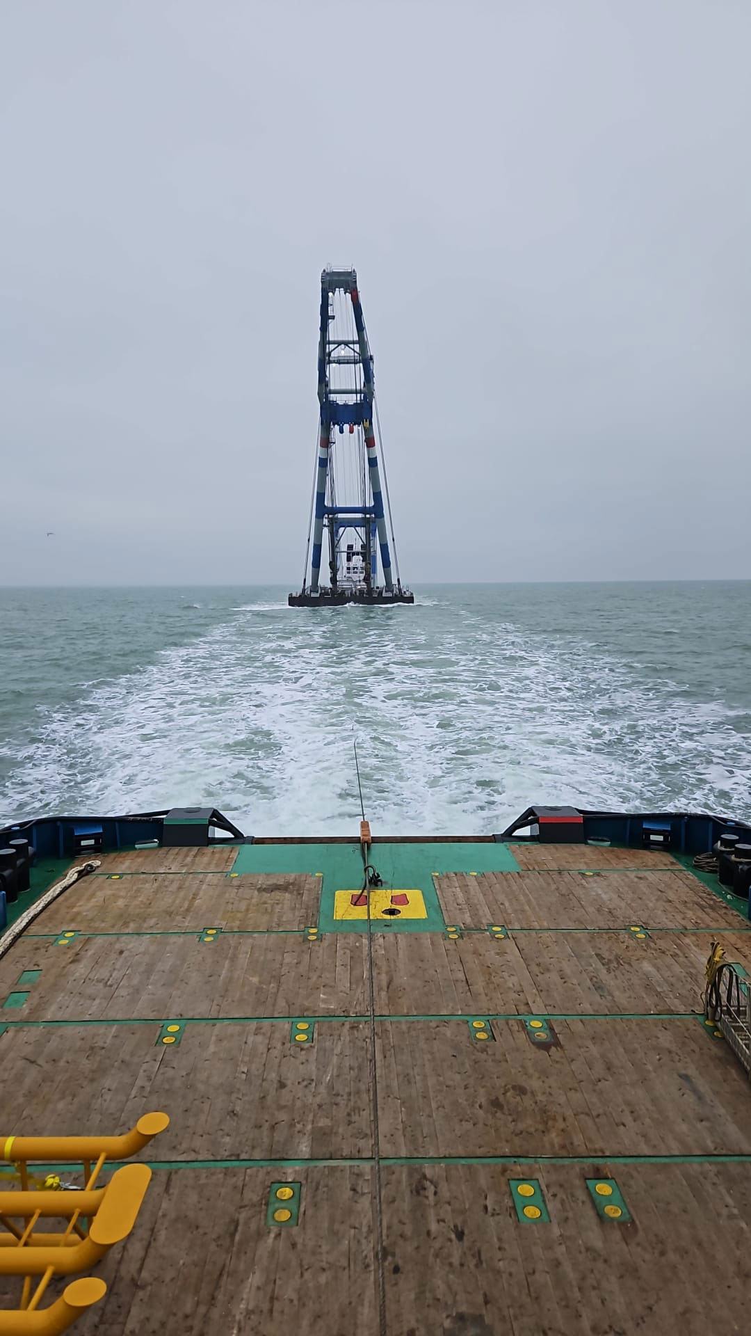Ella F towing Crane